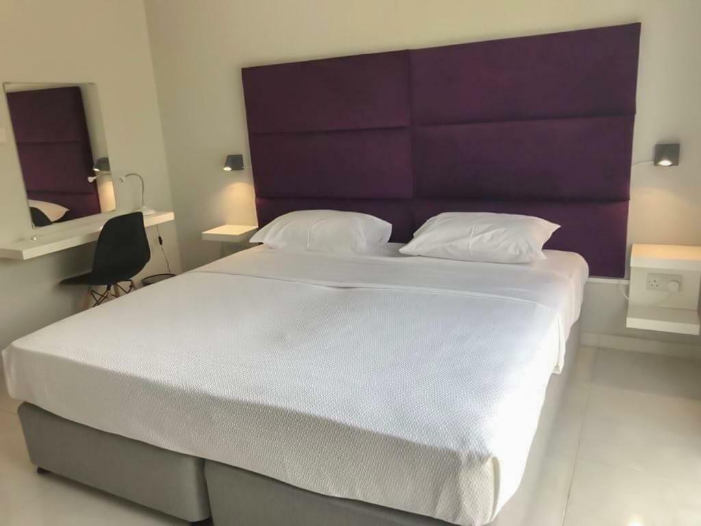Mare Monte Seaview Boutique Apartment Paphos Buitenkant foto