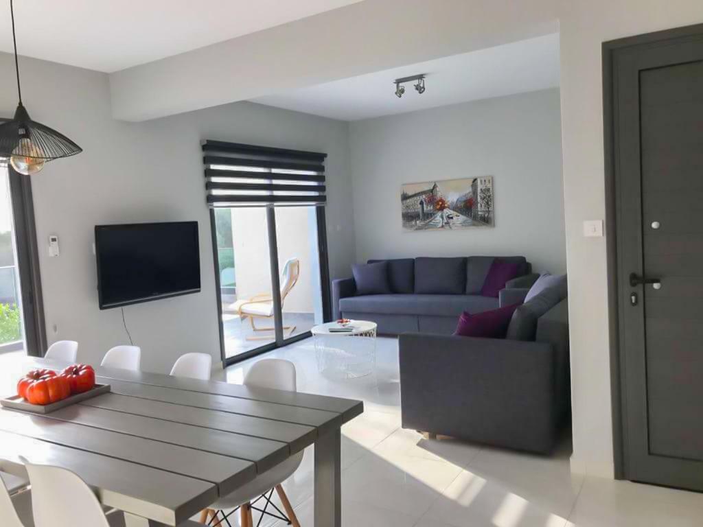Mare Monte Seaview Boutique Apartment Paphos Buitenkant foto